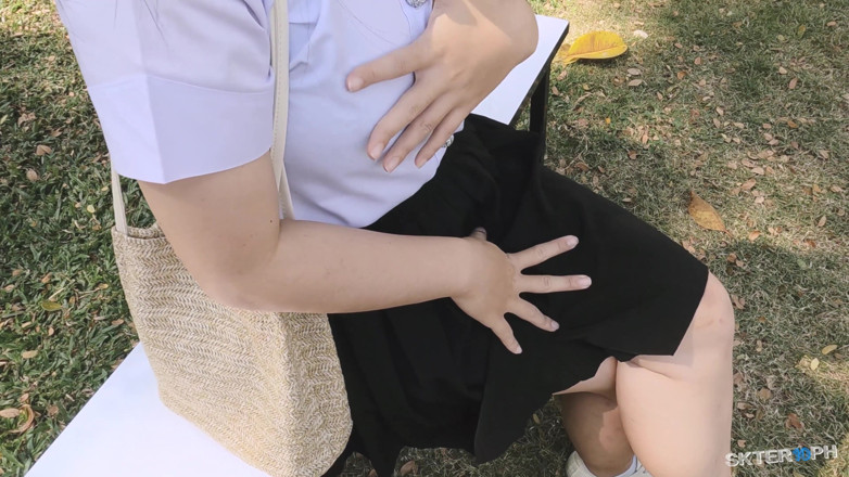 18_honey: Asian Thai Callege Blowjob in Car