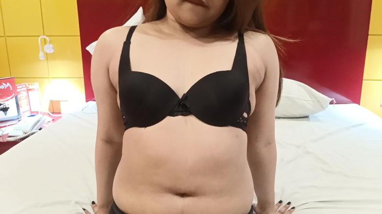 AsianSharinami: Fetiche de pies tengo mis nuevas botas, padrastro