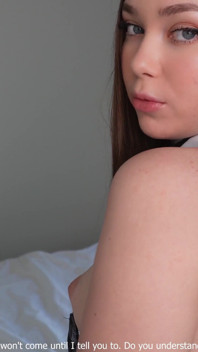Coniglietta in pelle JOI: istruzioni per accarezzare, cavalcare il dildo e succhia