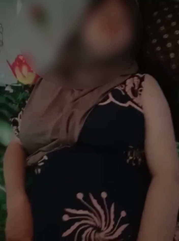 Famly sex: Вздохи деревенской девушки в хиджабе очень вкусные