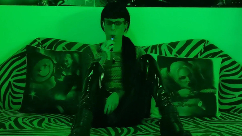 Beth Kinky: धूम्रपान करने वाली मालकिन कैमरा