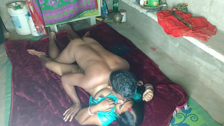 Raju Raju: Neighbor's Sexy Hot Stepaunty Got Naked and Fucked Desi Style