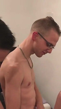Nabídl to můj manžel třem mladým cizím lidem