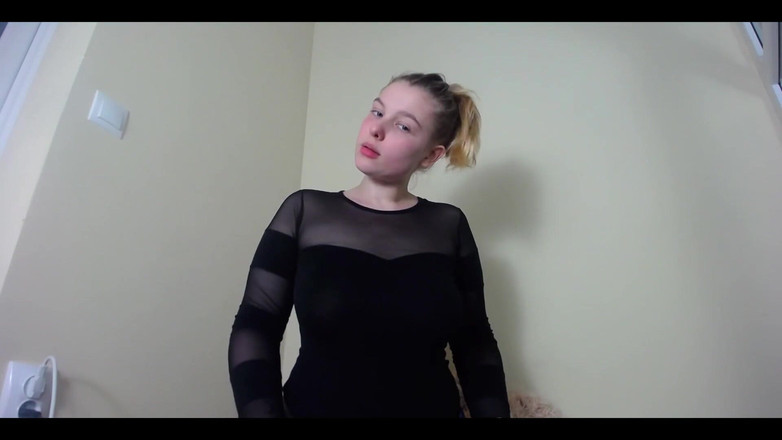 JuiceLussie: Twerking dan menghisap dildo besar