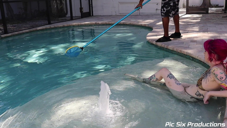 Pic Six Productions: Doamna Lazarus Pool Boy acceptă plata pentru muie