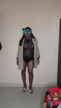 Crossdresser Striptease