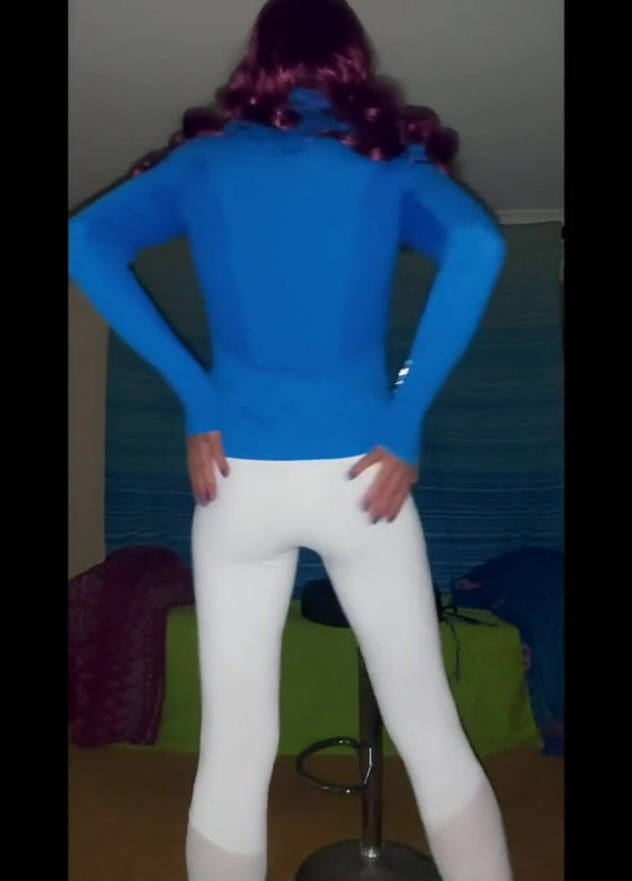 Lizzaali: My sexy new white tights and blue top