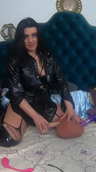 Milfycalla- masturbación y tener orgasmo después de jugar con mi nuevo juguete sexual 259