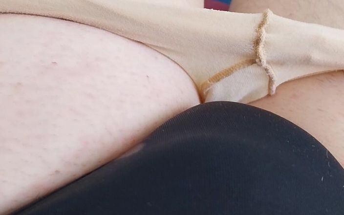 Cindy Belfast: Ogolone małe łechtaczki sissygasm śliczne majtki, rajstopy i spódnica