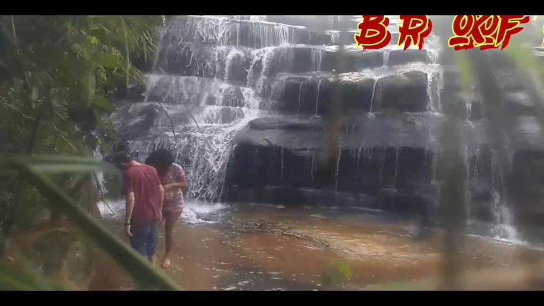 Bruxo fire: Žhavý ohnivý průvodce a bombom d4 ve vodopádu Podívejte se...