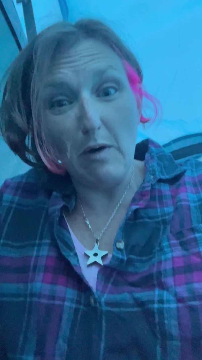 Pissing Paradise: Kiedy Szybki Sikanie W Butelkę W Namiocie Prowadzi Do Rozbiórki...