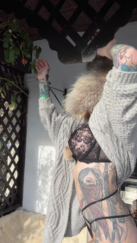 Look Closer, My Ass Wants Attention