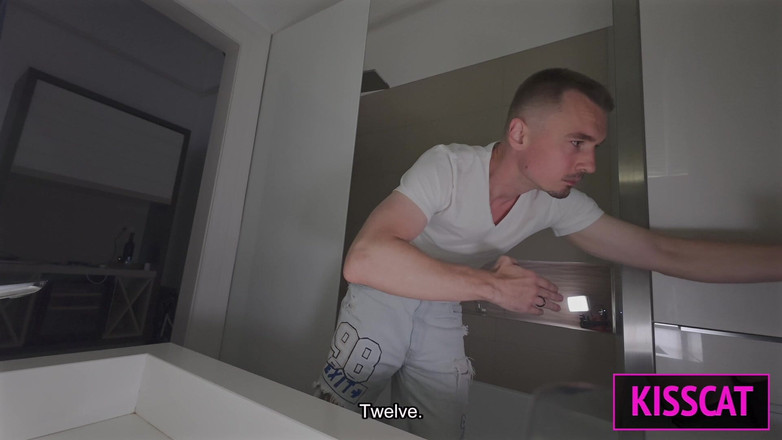 KissCat: S5e3 舞台裏 パート 2: ステップママが蒸し暑いバスルームでマシュー・マイヤーをしゃぶる