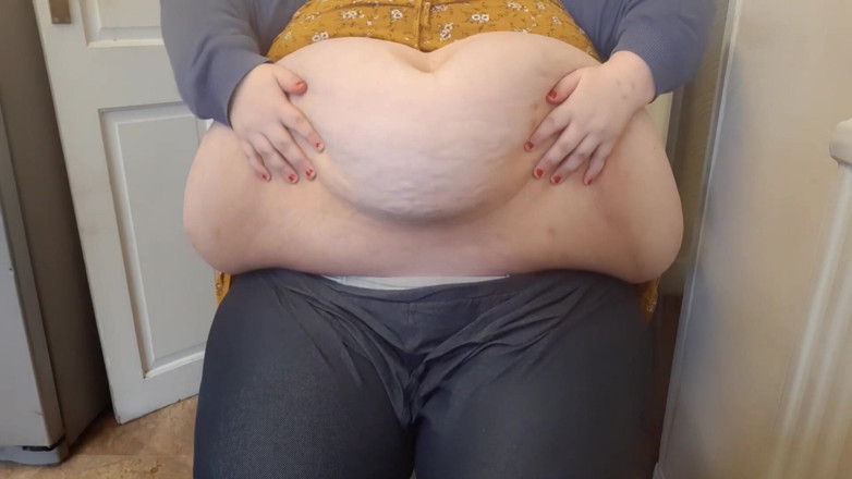 SSBBWLadyBrads: SSBBW bauchspiel &amp;wackeln