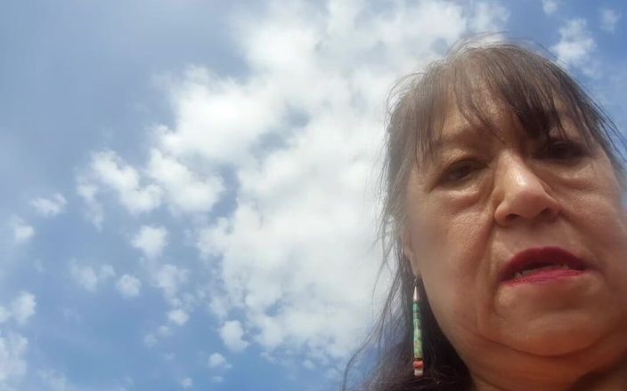 Zilah Luz: Zilah Luz，我真的不得不撒尿。停在路边。