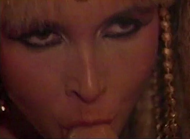 The Vintage Era: Fantastische blonde milf krijgt haar natte kut geslagen en gelikt