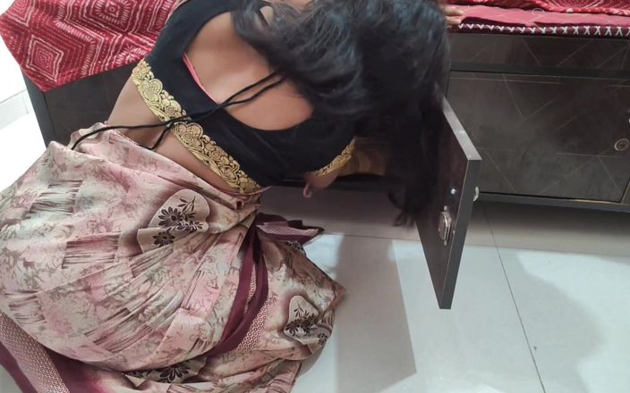 Mumbai Ashu: Desi Bhabhi si masturba il cazzo del suo amante e...