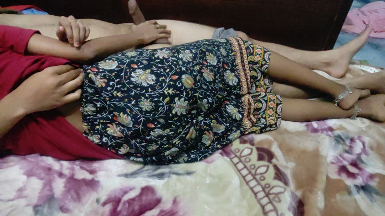 Xtra hot001: Istri hot lagi asik ngocok kontol dan dicrot sperma