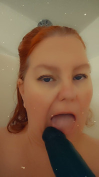 Laat me je lul stiefvader zuigen.