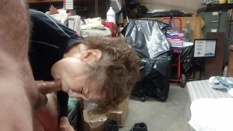 Cock Sucking Granny: ग्रैनी को हर रोज लंड चूसना पसंद है