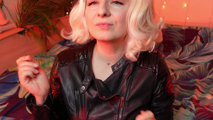 Arya Grander: ASMR video: horká rtěnka v procesu Arya Grander
