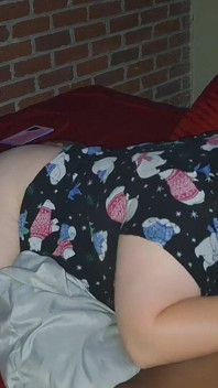Capră sexy în gât cu o înghițire relaxantă când u vin