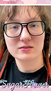Viens me teindre les cheveux avec moi