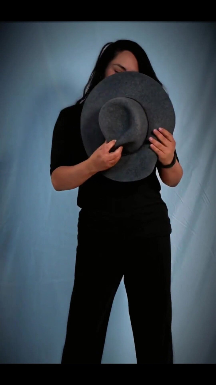 Lisa X Lopez: Aku punya kamu penari striptis untuk ulang tahunmu