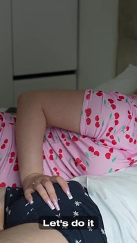 Nika Apprend À Son Demi-frère Vierge À Baiser