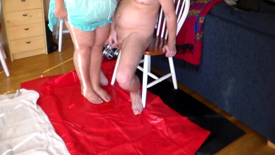 Sex hub couple: John Is Peeing on Jens Feet