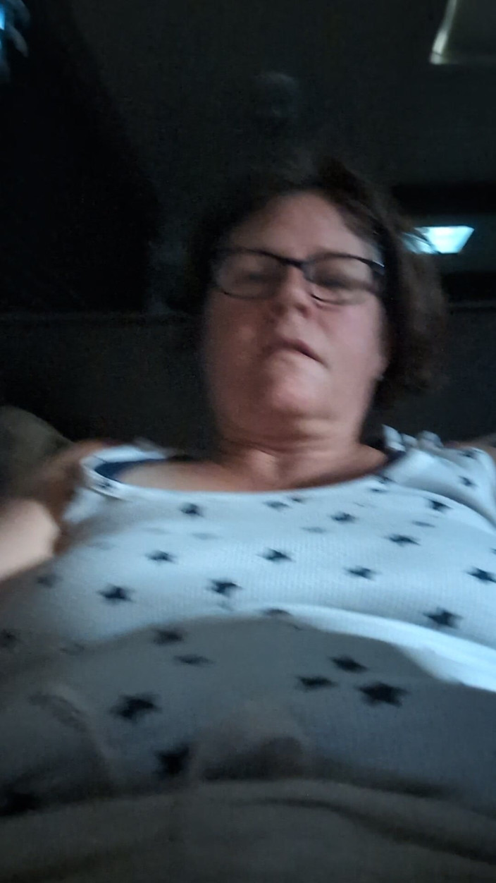 Jamponie Sexy Hot Milf: Sneak a Peak MILF GILF Pussy Finger Play Solo