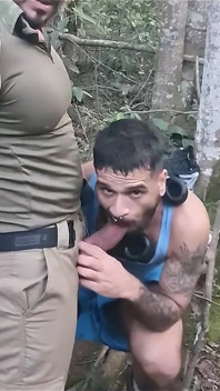 Chupando O Pau Enorme Do Policial