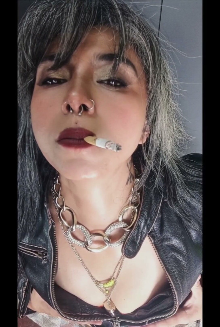 Casia Castro: Dari faraj saya ke bibir kamu