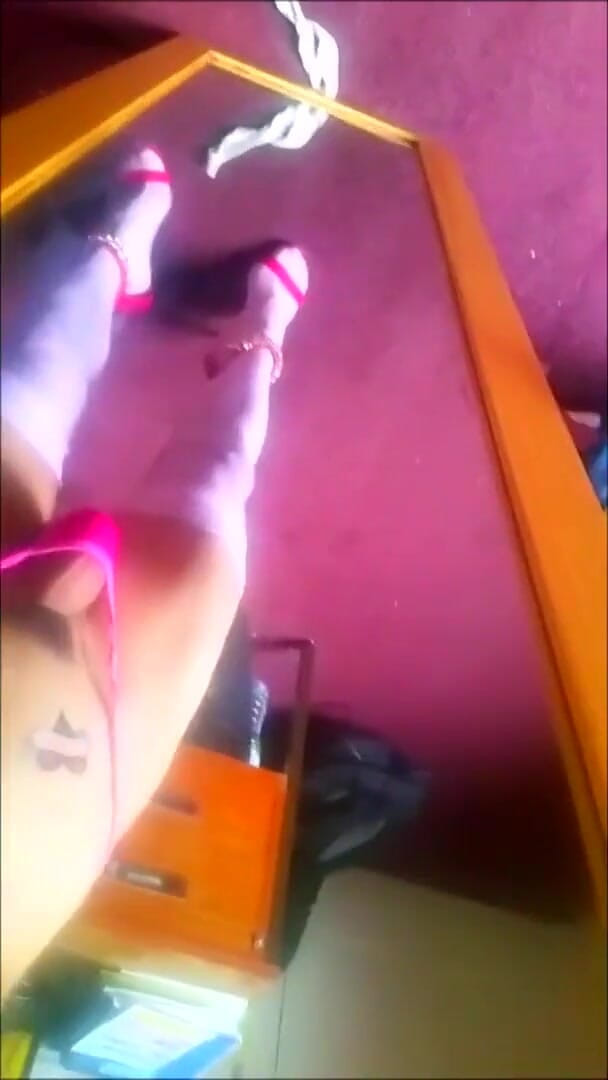 KittyHot: Sissy crossdresser škádlení a stříkání