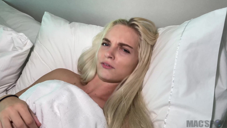 J-Mac: Drobna Wysoka Lana Sharpova zostaje zerżnięta i wypełniona POV creampie