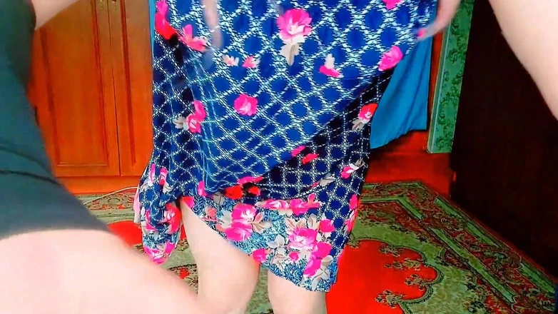Kitty_Cross: Chị kế ngoại tình trong phòng riêng của cô ấy trong...