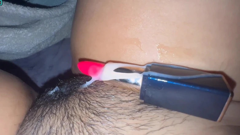 sofiasexxx: 너무 성공해서 립스틱으로 오르가즘에 도달했습니다.