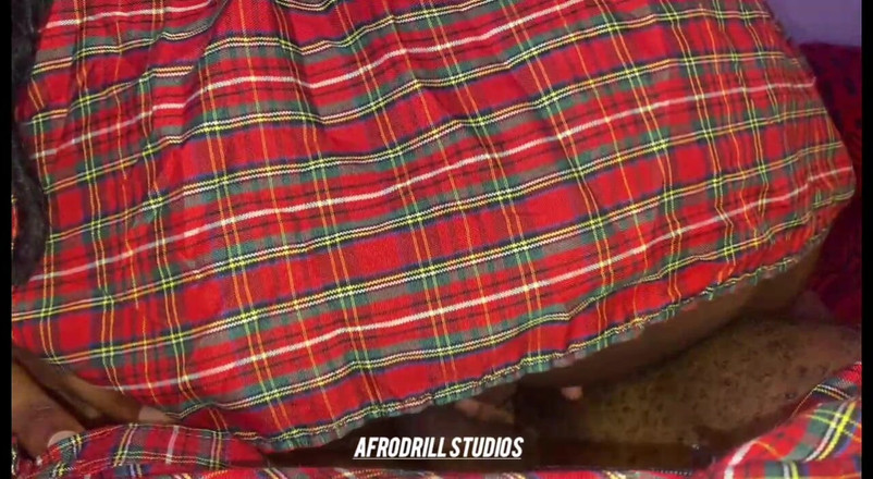 NaijaTeens: Studenti šukají surový