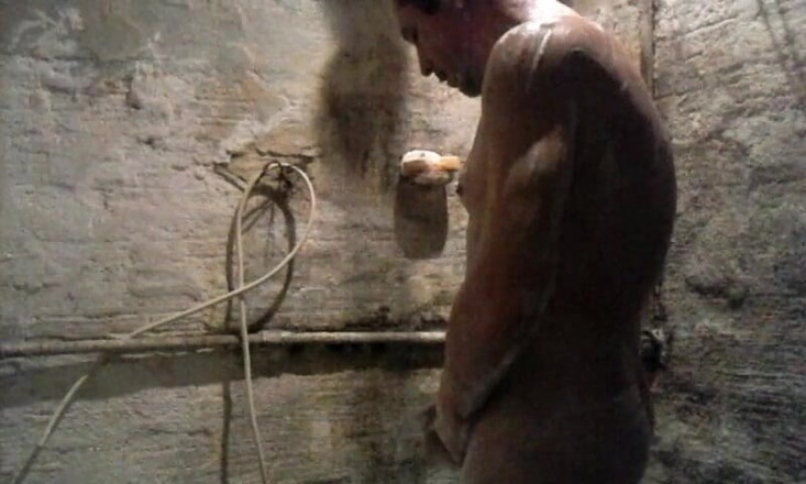 The silent one: कंपनी के भूतिया बाथरूम में शॉवर लेना