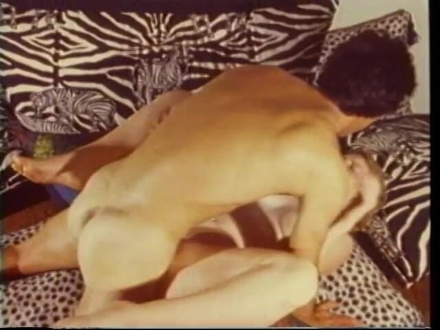 Old Good Porn: Fire Curvă cu picioare suge pula