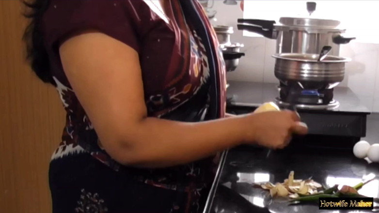 Ashique: 私は彼女のキッチンで女将とセックスしました。