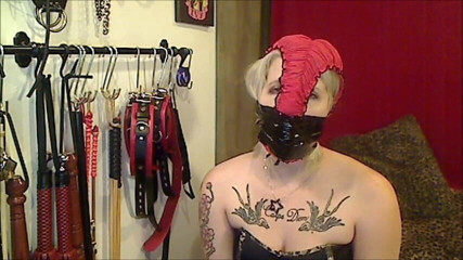 Selfgags classic: นางโดมิแนทส์อุดปากด้วยกางเกงใน! (ตอนที่ 1 จาก 2)