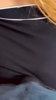 私はあなたのチンポを噛み、私の大きなお尻に乗り、私の巨乳がペニスで跳ね返り、あなたが私の濡れたオマンコの中に射精するまで