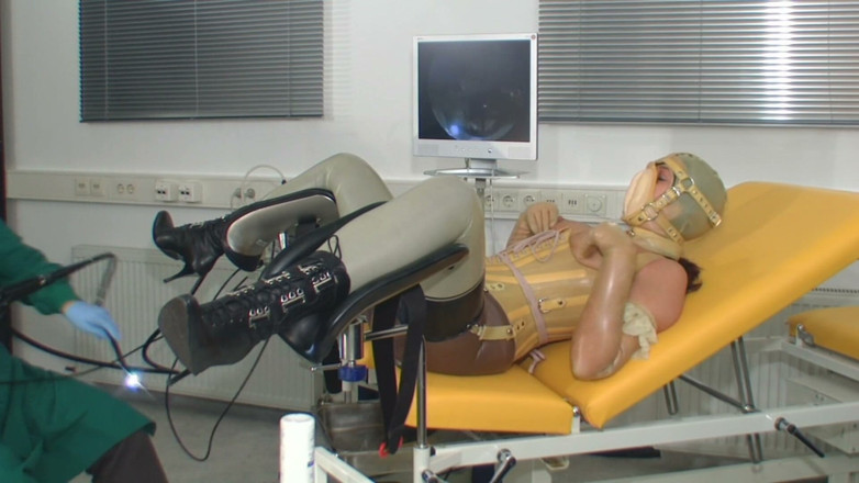 Rubber & Clinic Studio - 1ATOYS: Egzamin analny w pełnej gumie