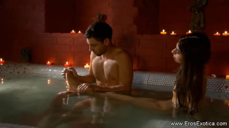 Eros Exotica: Teknik Tantra yang boleh anda gunakan untuk seks