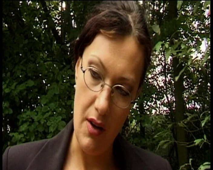 GOLDLIGHT - OFFICIAL: Une MILF allemande brune se fait sodomiser dehors par une énorme...