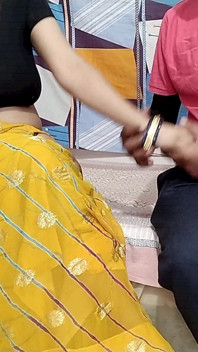 Indiancă desi bhabhi cu pizdă roz călărește pula mare a lui Dever în camera de la pensiune