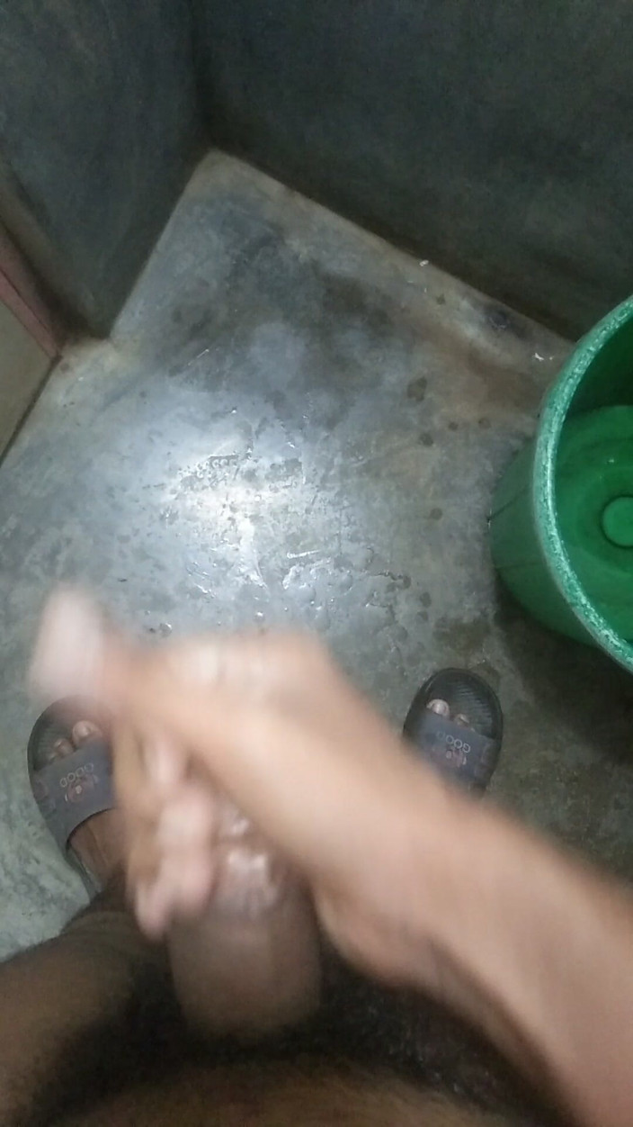 Viral_tiktokar: So I Went to the Bathroom, Put Soap on My...
