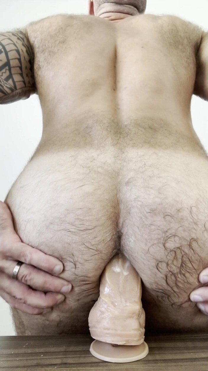 Serge Bear: Oso grande y gran polla en solos
