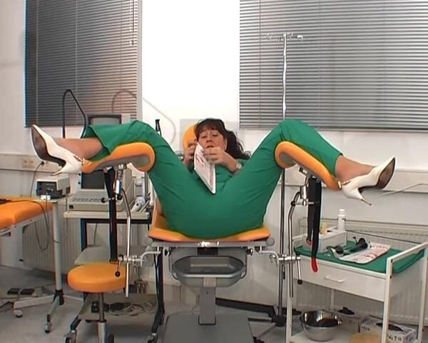 Rubber & Clinic Studio - 1ATOYS: Masturbation with speculum on the gynchair